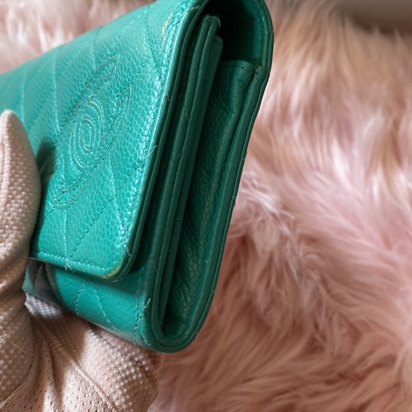 100% Authentic Chanel Wallet in Caviar - Picture 6 of 8